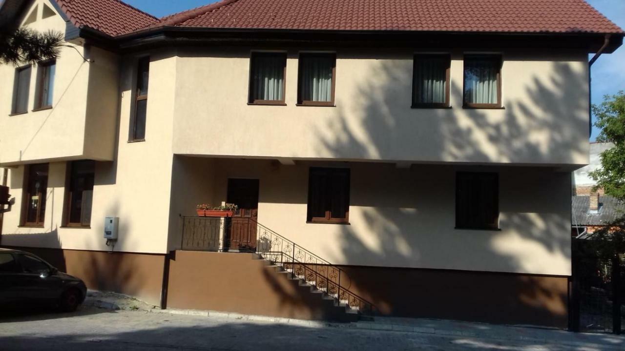 Отель Casa Claudia Sangeorgiu de Padure Экстерьер фото